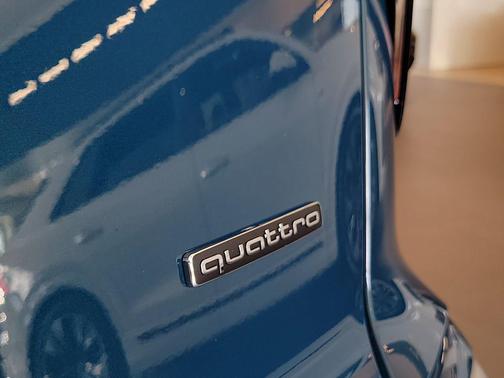 Malpelo Blue Metallic 2026 Audi Q3 TFSI quattro S tronic