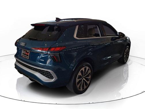 Malpelo Blue Metallic 2026 Audi Q3 TFSI quattro S tronic