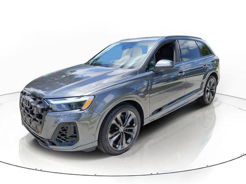 Daytona Gray Pearl Effect 2026 Audi Q7 55 Premium Plus