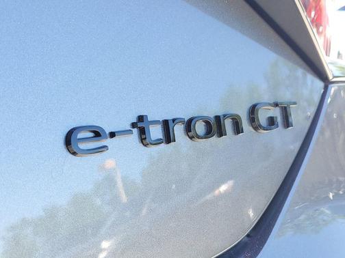 daytona gray pearl effect 2026 Audi RS e-tron GT quattro