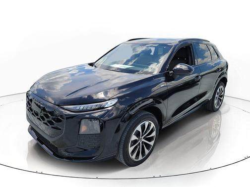 Mythos Black Metallic 2026 Audi Q3 TFSI quattro S tronic