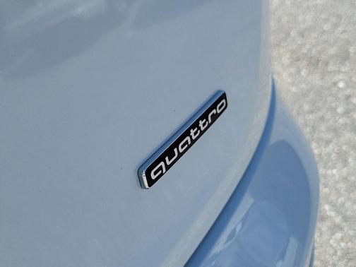 Glacier White Metallic 2023 Audi Q5 45 S line Premium Plus