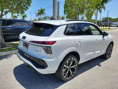 Glacier White Metallic 2026 Audi Q3 TFSI quattro S tronic