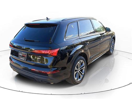 2026 Audi Q7 45 Premium
