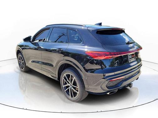 Mythos Black Metallic 2026 Audi Q5 Premium Plus TFSI quattro S tronic