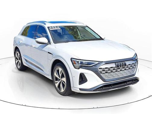 2024 Audi Q8 e-tron Premium Plus