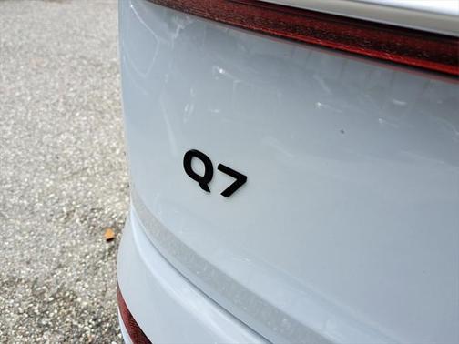 2025 Audi Q7 45 Premium