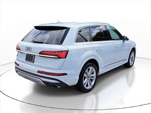 2025 Audi Q7 45 Premium