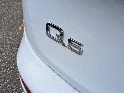 2024 Audi Q5 40 Premium