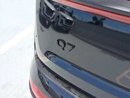 2025 Audi Q7 55 Premium Plus