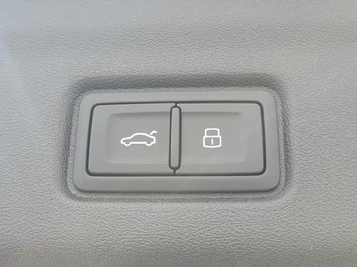 2025 Audi Q6 e-tron Prestige quattro