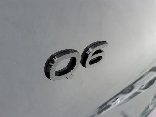2025 Audi Q6 e-tron Prestige quattro