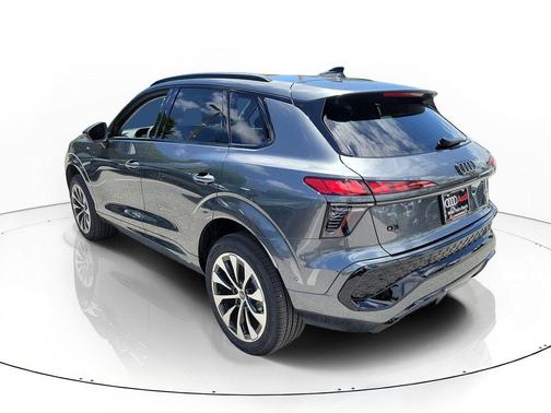 Daytona Gray Pearl Effect 2026 Audi Q3 TFSI quattro S tronic