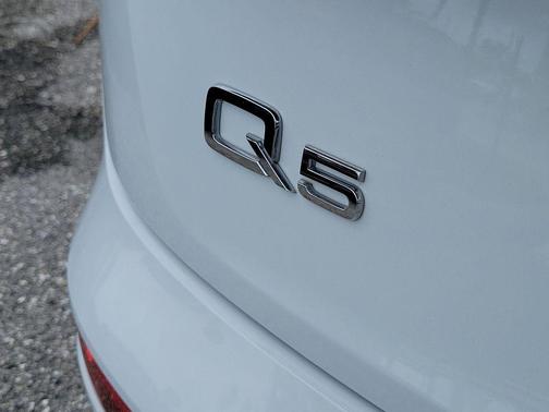 Glacier White Metallic 2021 Audi Q5 45 Premium