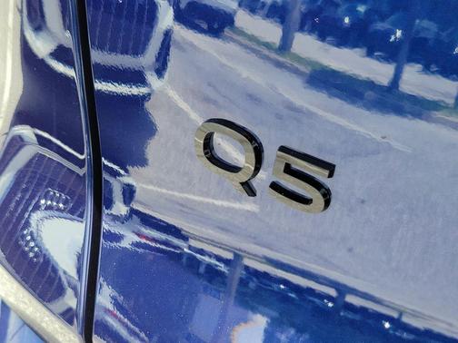 Navarra Blue Metallic 2025 Audi Q5 Premium TFSI quattro S tronic