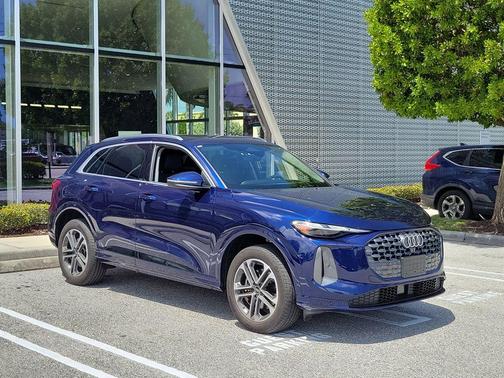Navarra Blue Metallic 2025 Audi Q5 Premium TFSI quattro S tronic
