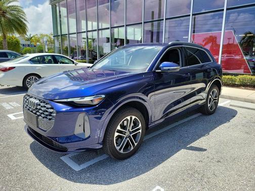 Navarra Blue Metallic 2025 Audi Q5 Premium TFSI quattro S tronic