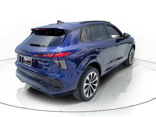 Navarra Blue Metallic 2026 Audi Q3 TFSI quattro S tronic