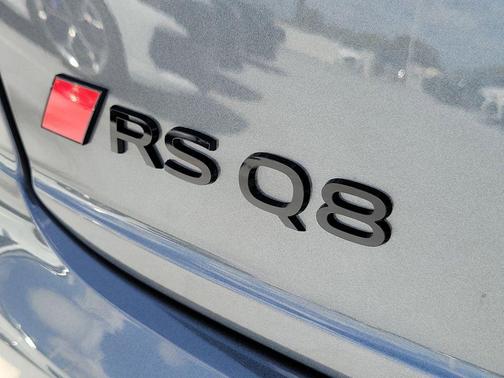 Daytona Gray Pearl Effect 2026 Audi RS Q8 4.0T