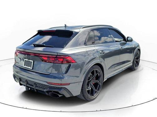 Daytona Gray Pearl Effect 2026 Audi RS Q8 4.0T