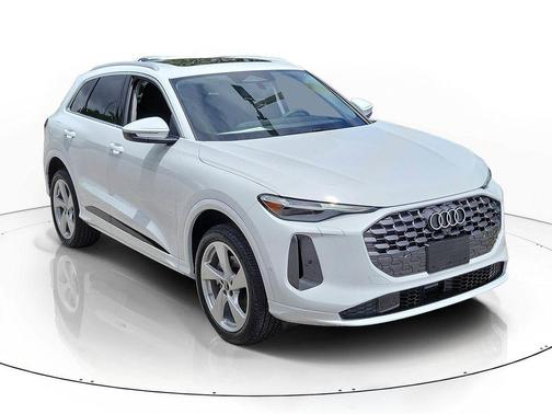 Glacier White Metallic 2026 Audi Q5 Premium Plus TFSI quattro S tronic