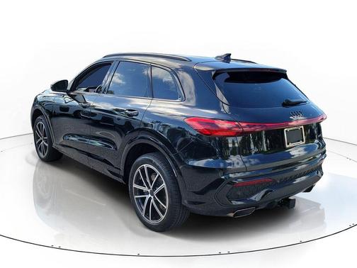 Mythos Black Metallic 2026 Audi Q5 Premium Plus TFSI quattro S tronic