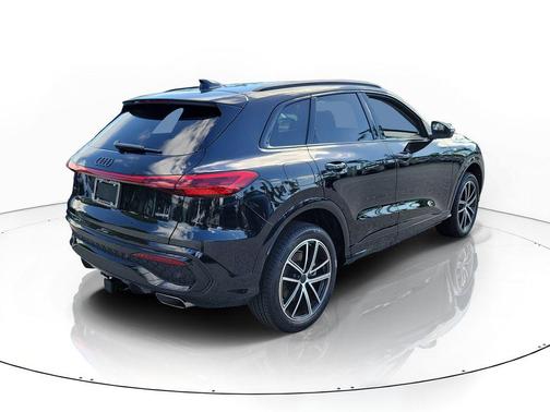 Mythos Black Metallic 2026 Audi Q5 Premium Plus TFSI quattro S tronic