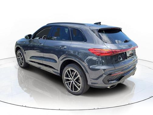 Tambora Gray Metallic 2026 Audi Q5 Premium Plus TFSI quattro S tronic