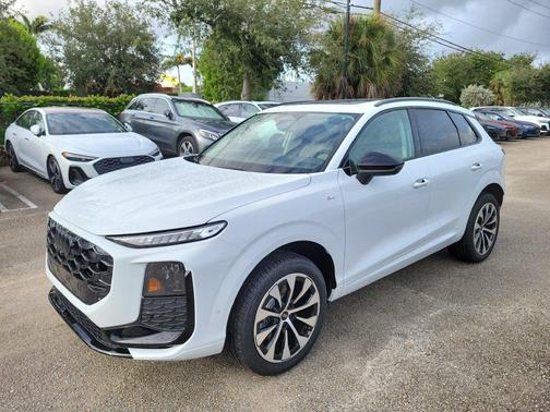 Glacier White Metallic 2026 Audi Q3 TFSI quattro S tronic