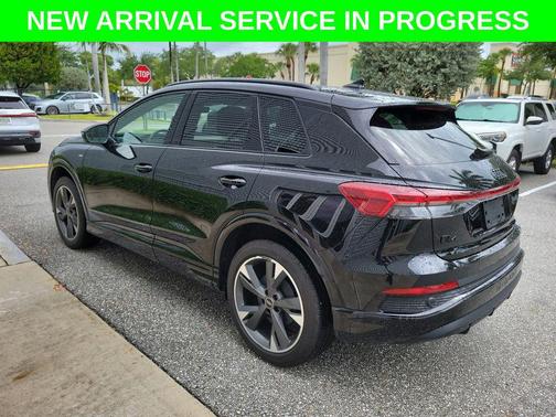 Mythos Black Metallic 2024 Audi Q4 e-tron 50 Premium Plus