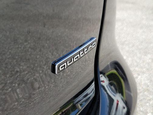 Mythos Black Metallic 2024 Audi Q4 e-tron 50 Premium Plus
