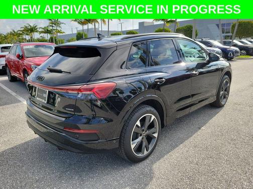 Mythos Black Metallic 2024 Audi Q4 e-tron 50 Premium Plus