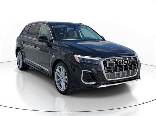 2025 Audi Q7 55 Premium Plus