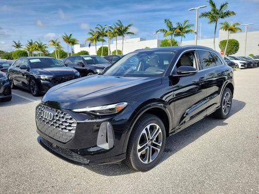 Mythos Black Metallic 2026 Audi Q5 Premium TFSI quattro S tronic