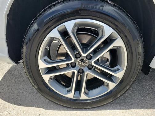 2025 Audi Q5 Premium Plus