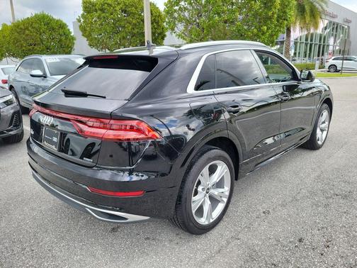 Mythos Black Metallic 2023 Audi Q8 55 Premium