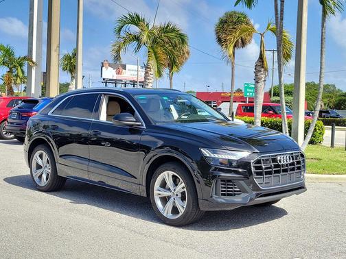 Mythos Black Metallic 2023 Audi Q8 55 Premium