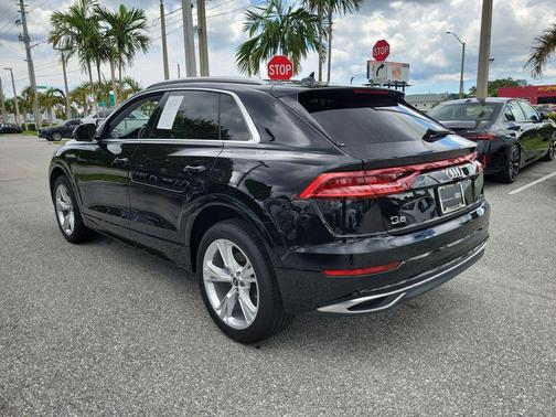 Mythos Black Metallic 2023 Audi Q8 55 Premium