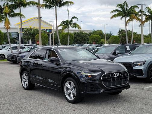 Mythos Black Metallic 2023 Audi Q8 55 Premium