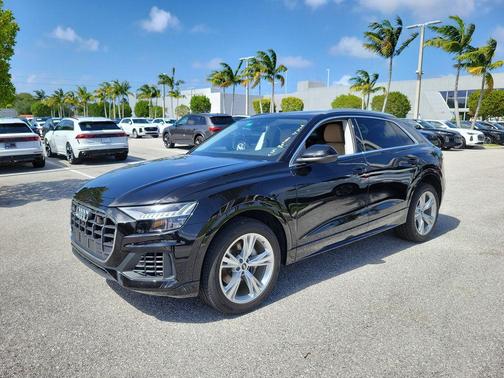 Mythos Black Metallic 2023 Audi Q8 55 Premium