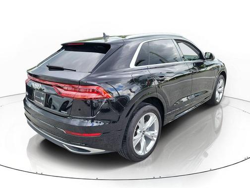 Mythos Black Metallic 2023 Audi Q8 55 Premium