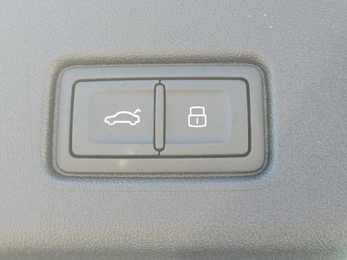 2025 Audi Q4 e-tron Premium Plus 55 quattro