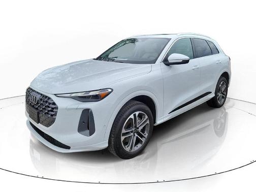 Glacier White Metallic 2026 Audi Q5 Premium TFSI quattro S tronic