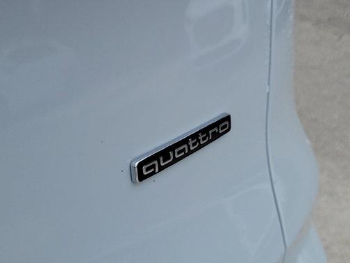 Glacier White Metallic 2026 Audi Q5 Premium TFSI quattro S tronic