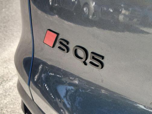 Daytona Gray Pearl Effect 2026 Audi SQ5 3.0T Premium Plus