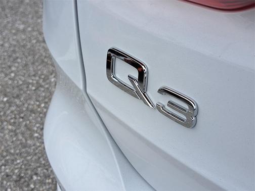 2023 Audi Q3 Premium 40 TFSI quattro Tiptronic