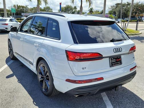 2026 Audi Q7 55 Premium Plus