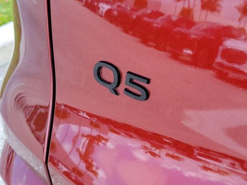 Grenadine Red Metallic 2025 Audi Q5 Premium Plus TFSI quattro S tronic