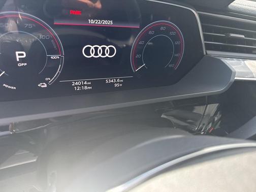 2024 Audi Q8 e-tron Premium Plus