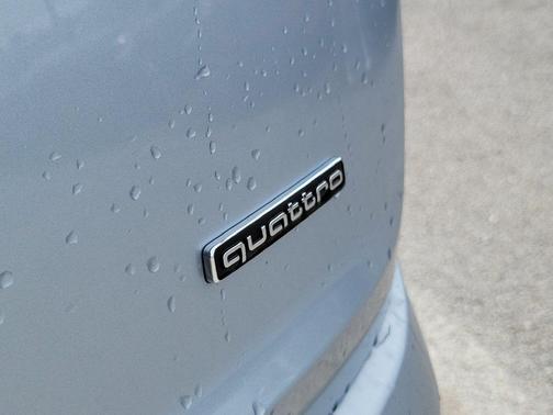 Satellite Silver Metallic 2026 Audi Q7 45 Premium Plus